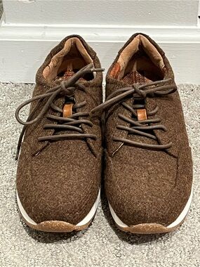 b.o.c Women's Kasey Lace Up Comfort Sneakers dark brown wool texture Size 7.5M